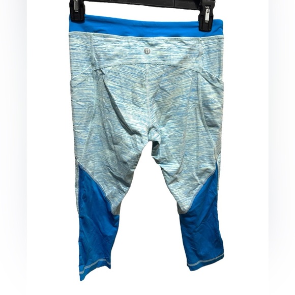 LULULEMON cropped blue and white striped Capri Leggings - Picture 3 of 4